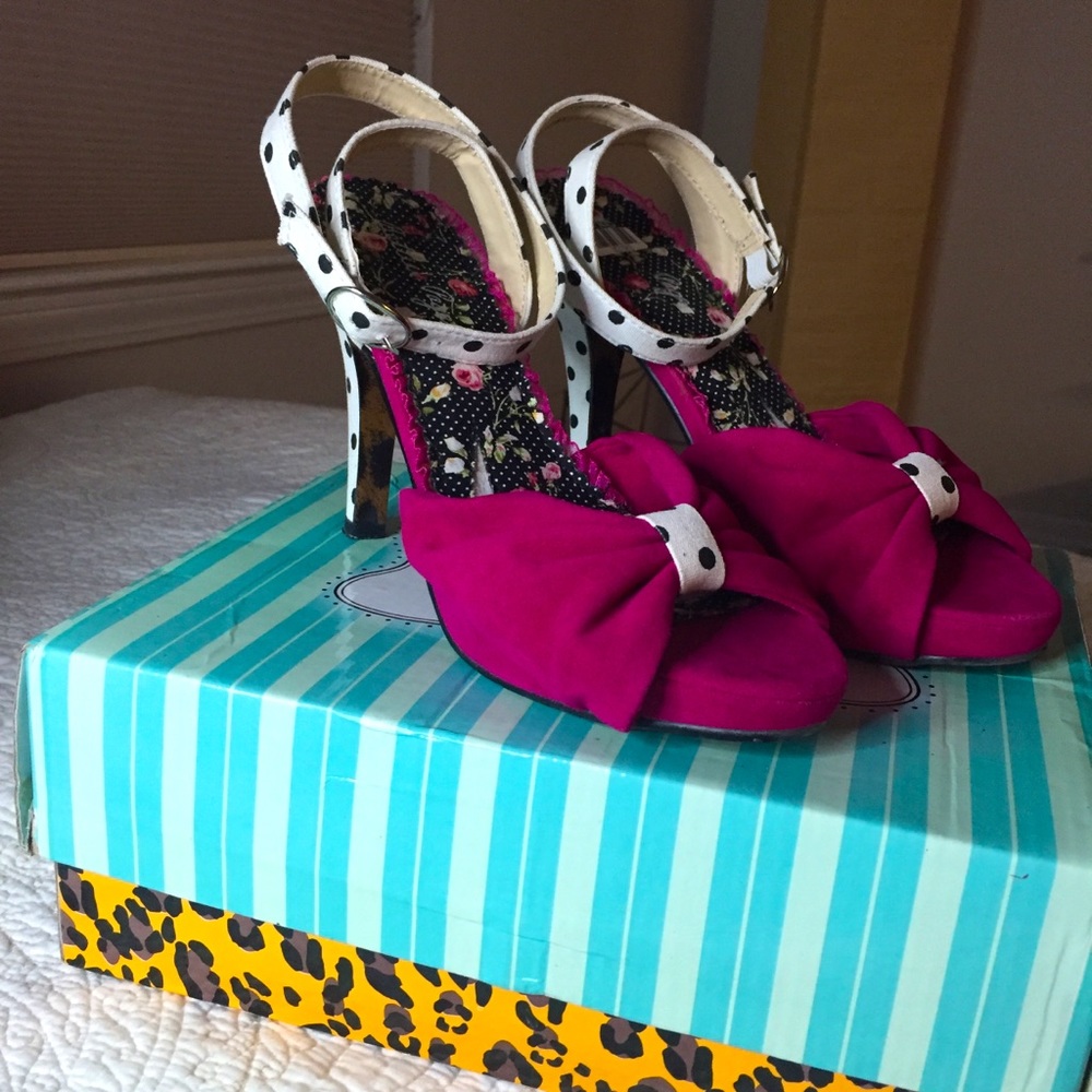 Bettie Page Fuchsia Eleanor Platform Heels Size 7